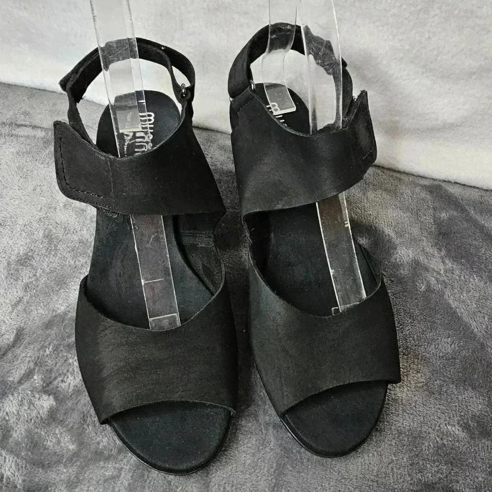 Munro soft leather black sandals‎